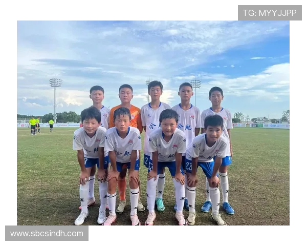 西安足球队荣登足球团队协作排行榜第四名展现团队精神与实力 西安足球队荣登足球团队协作排行榜第四名展现团队精神与实力