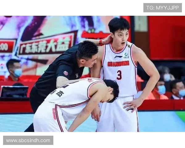 墨美洲与老虎大学激战正酣精彩对决引发球迷热议